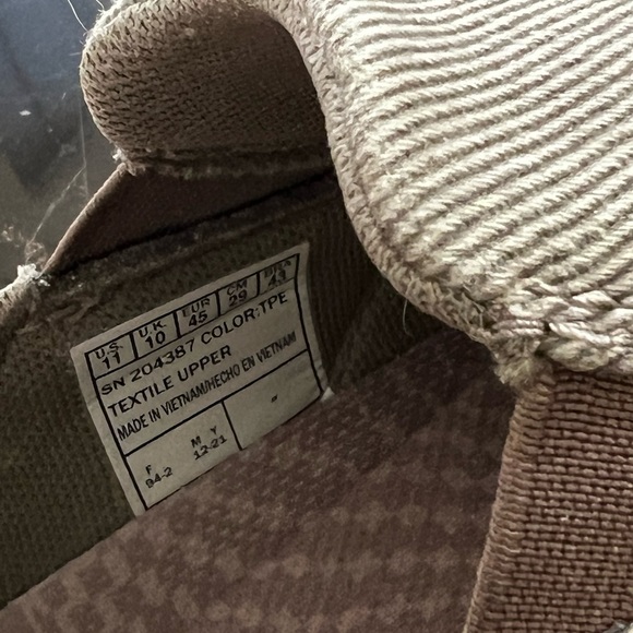 New w/o box men’s Sketchers Relaxed Fit Respected - Fallston. Size 11. Taupe. - Picture 9 of 12